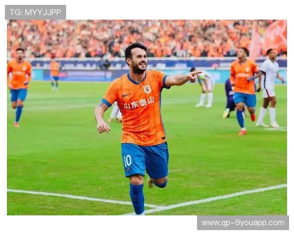 【攻守平衡】顶级运动员利用战术实现全场掌控，攻守兼备的足球运动员